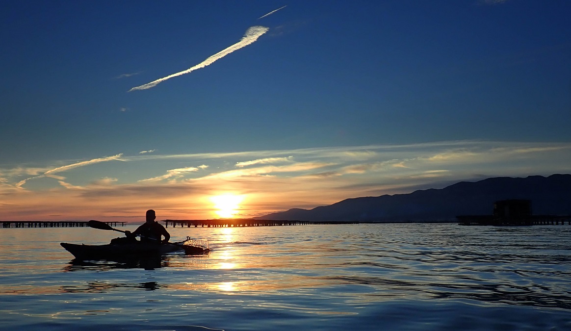 posta de sol amb kayak