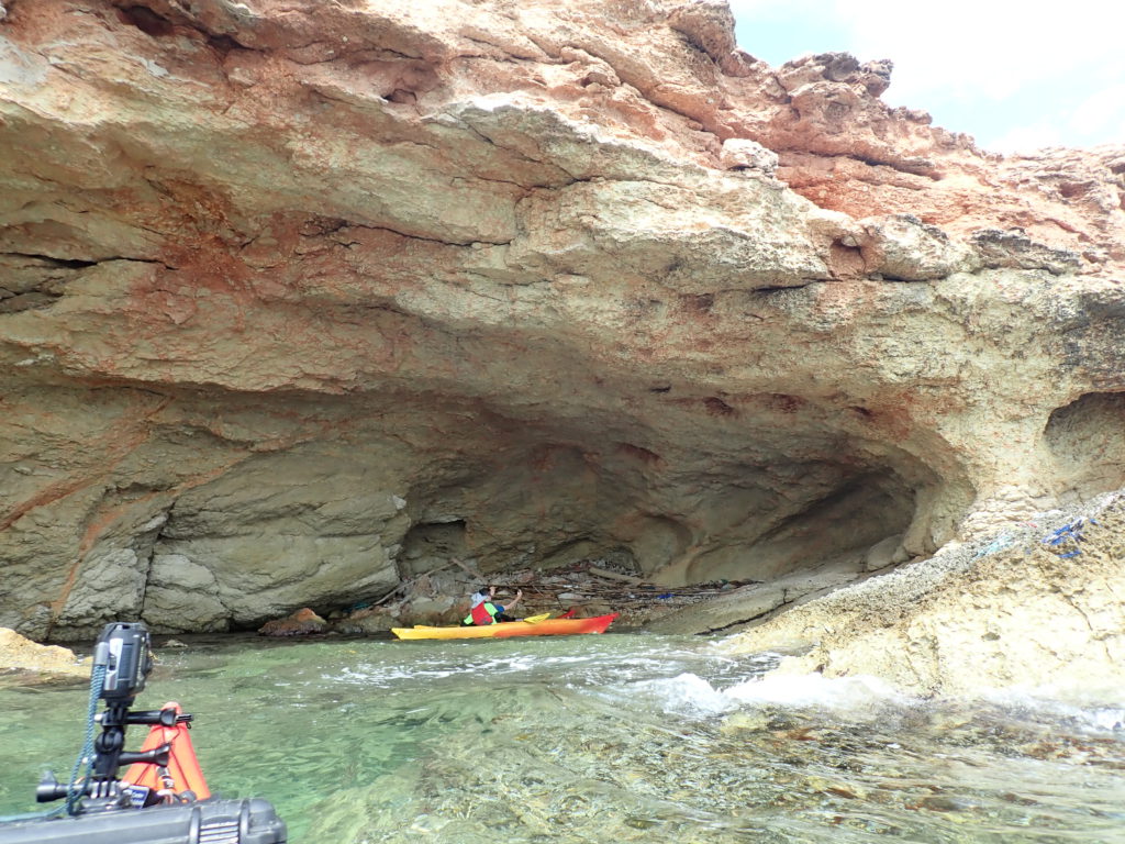 Ruta en kayak per la costa de l’Ametlla de Mar a les Terres de l’Ebre en aigües tranquil·les