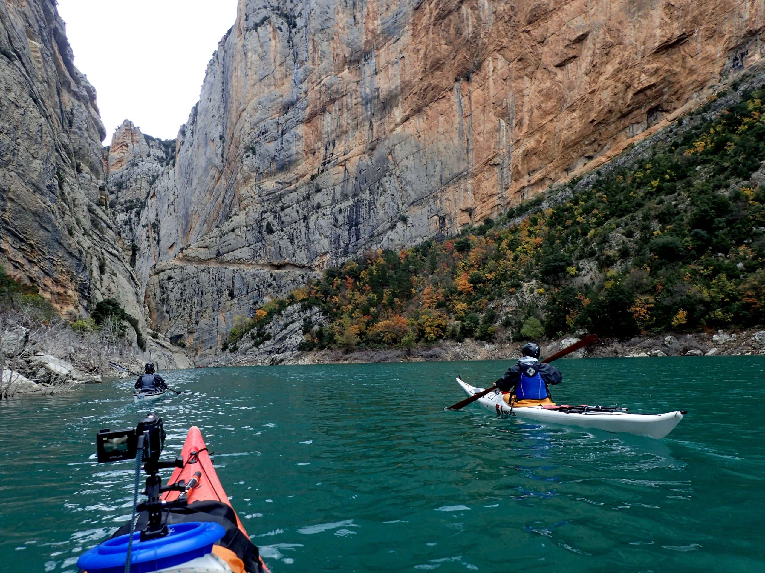 kayak al estret de Montrebei per deltaventur i kayakebre