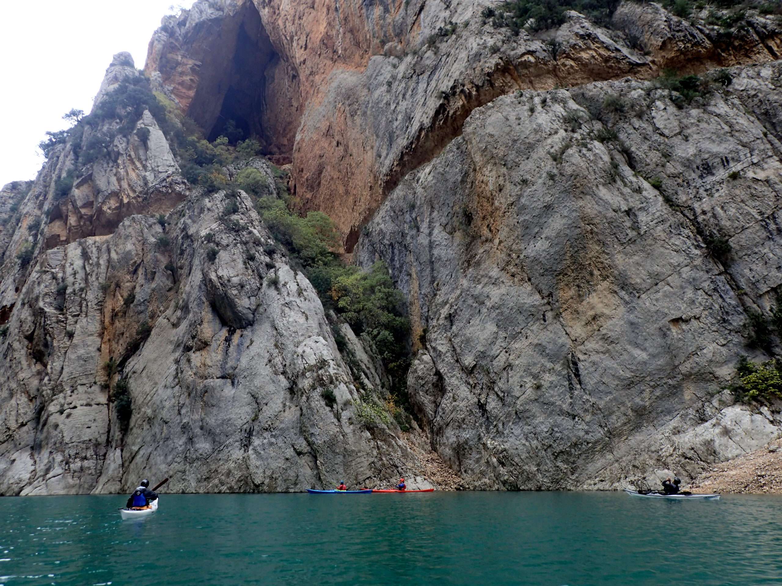 indrets espectaculars al congost de montrebei kayak per deltaventur i kayakebre