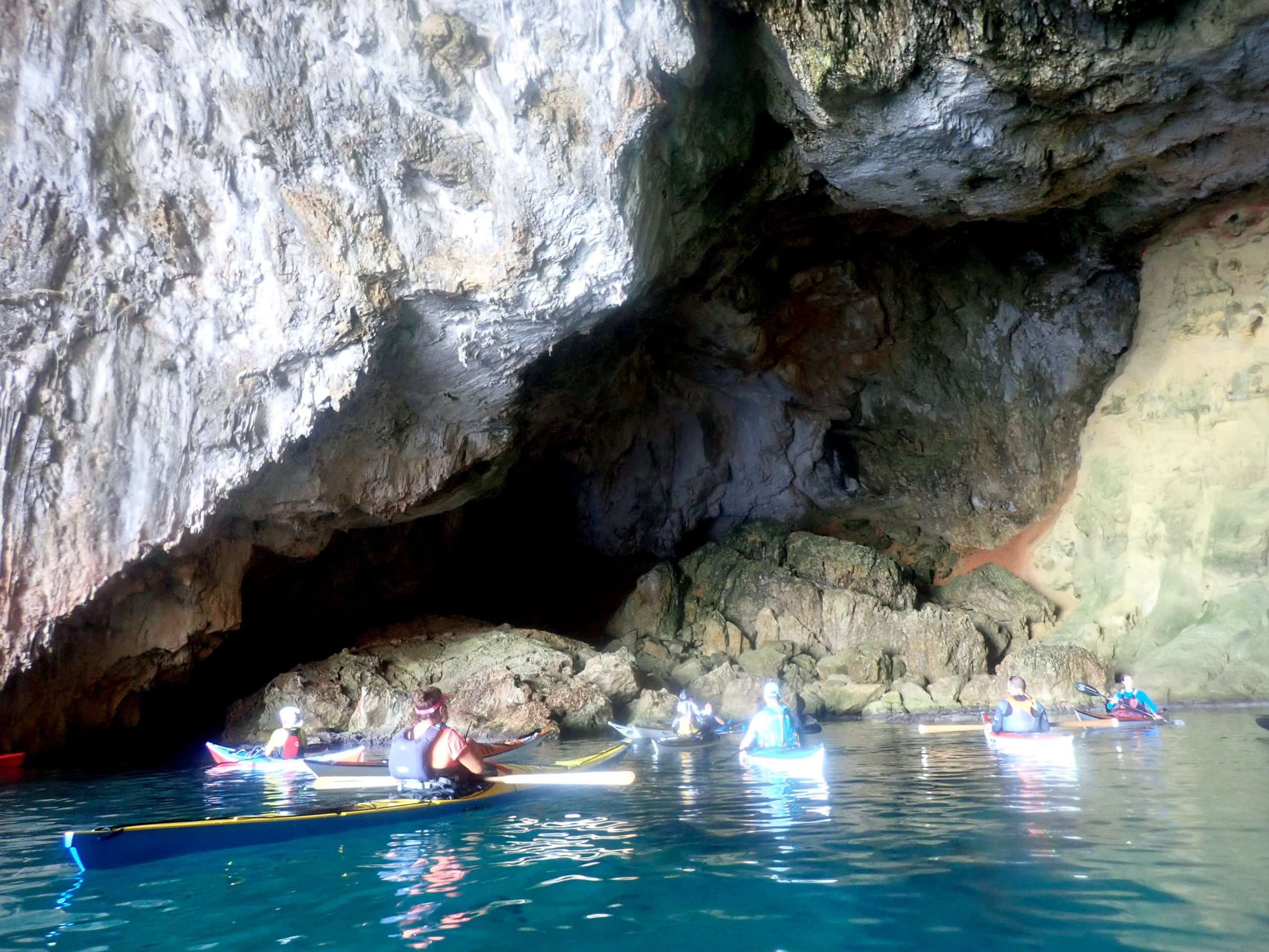 kayakebre i deltaventur a cova dels orguens a xabea