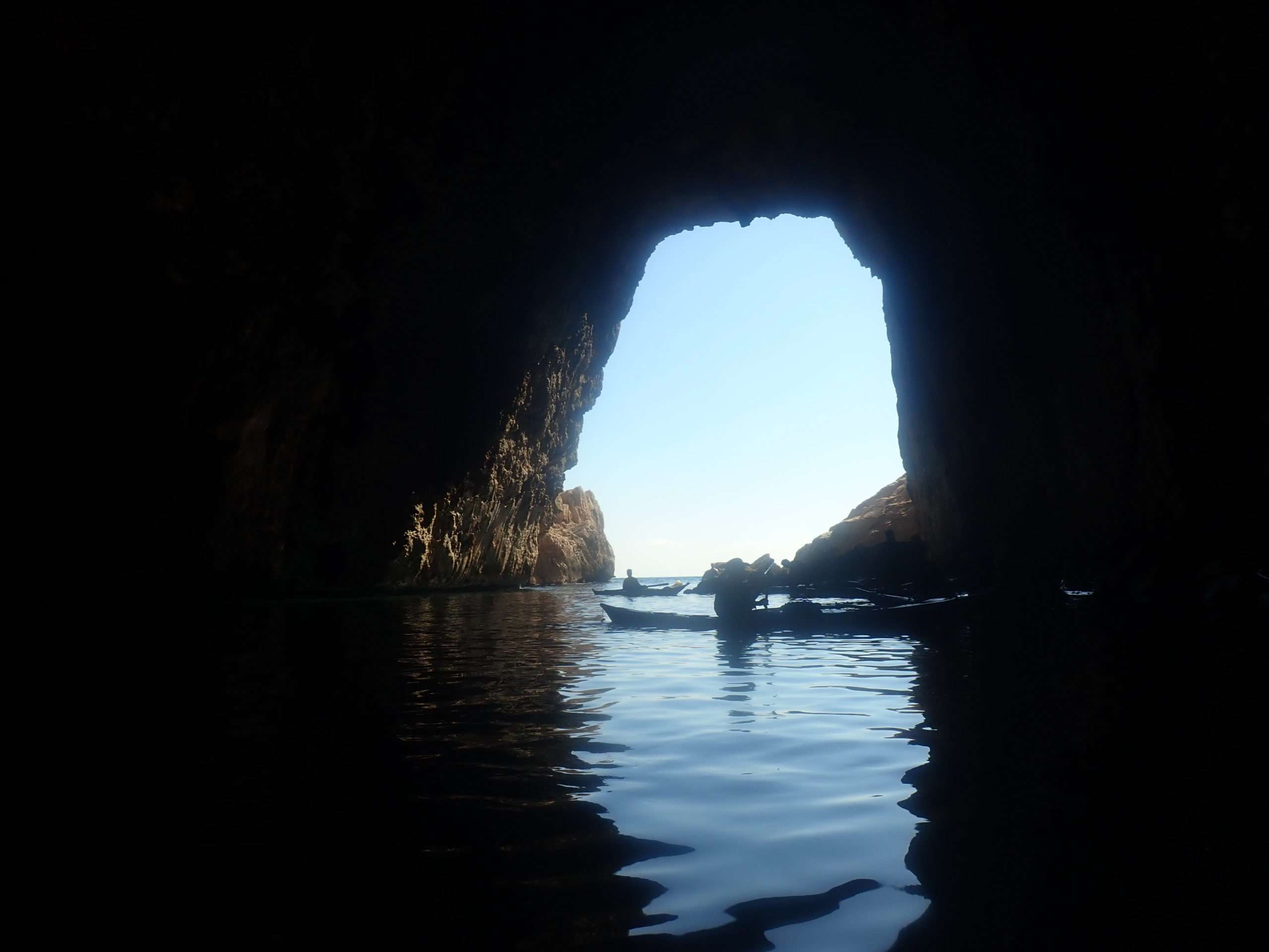kayakebre i deltaventur a cova dels orguens a xabea