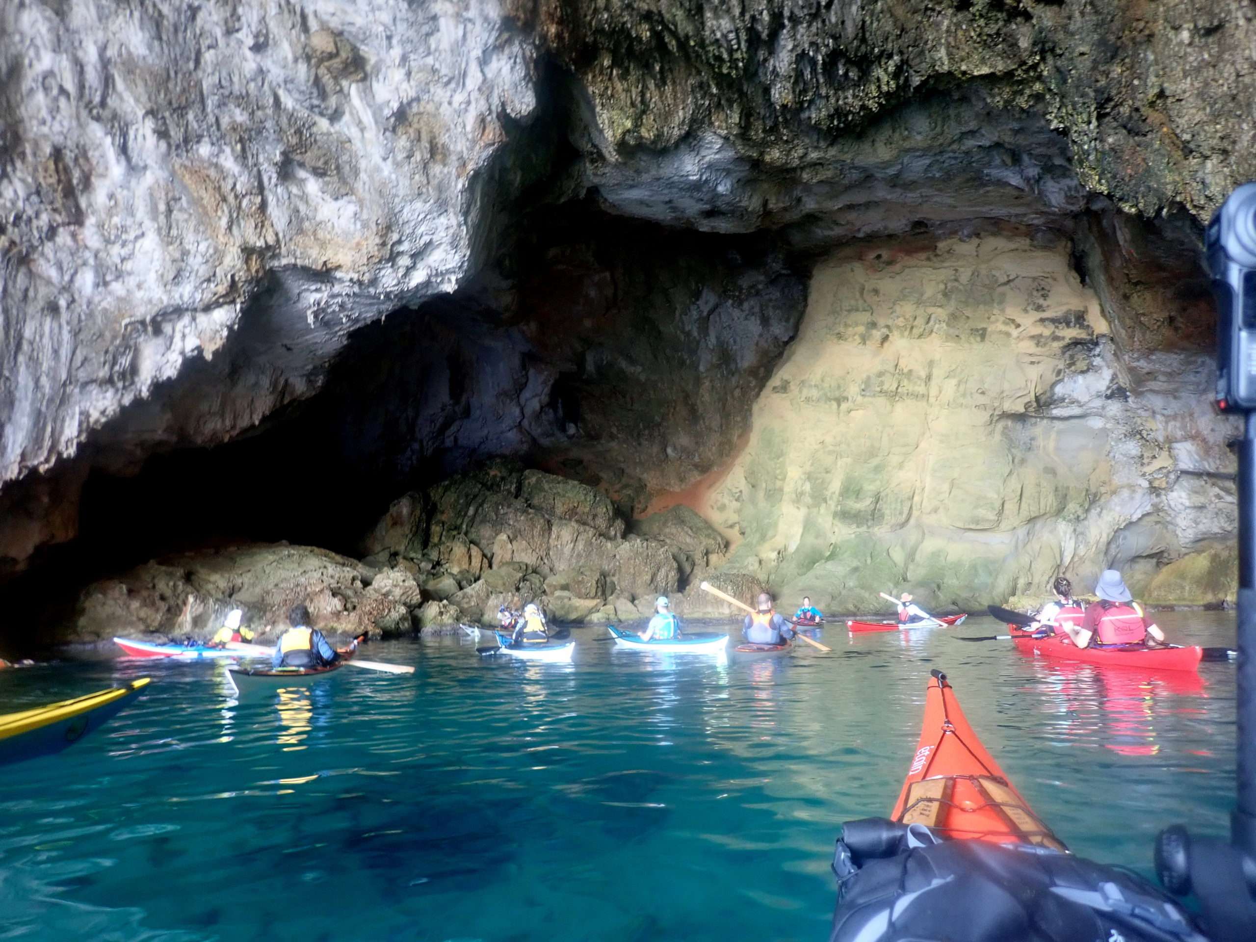 kayakebre i deltaventur a cova dels orguens a xabea