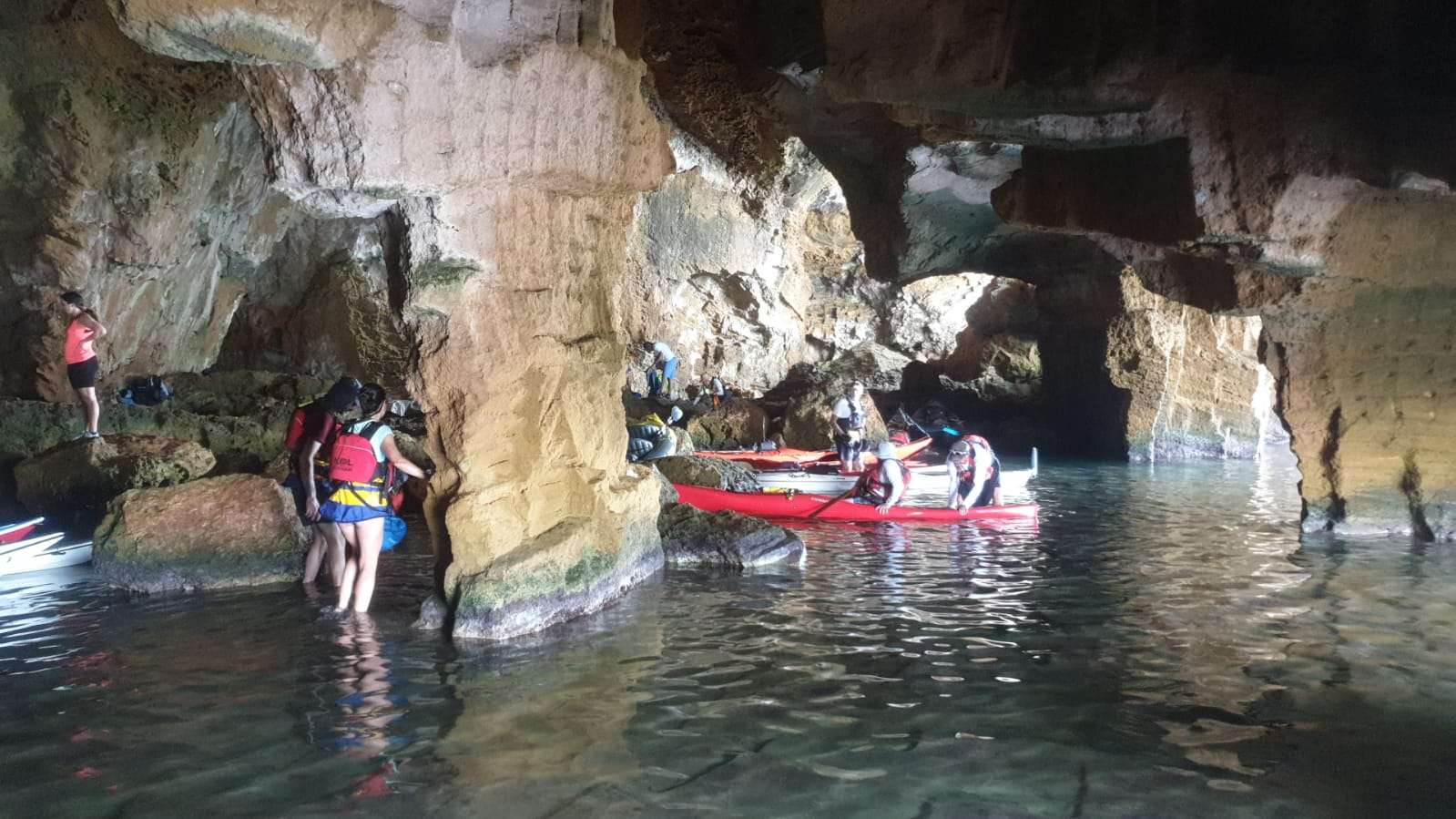 cova tallada, kayak formacio i experiencia per kayakebre i deltaventur