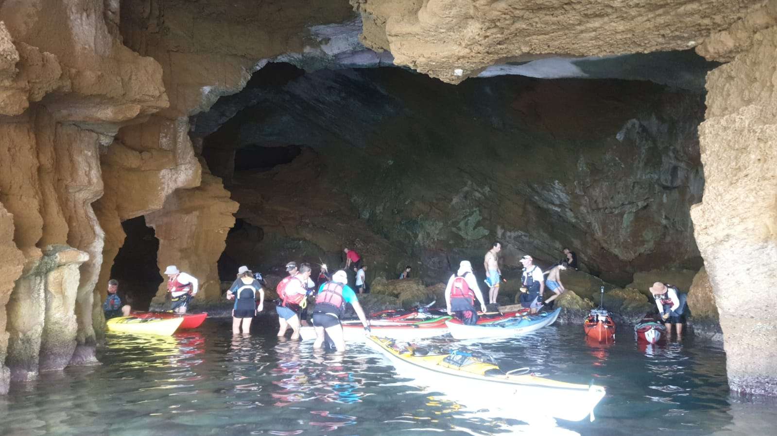 cova tallada, kayak formacio i experiencia per kayakebre i deltaventur