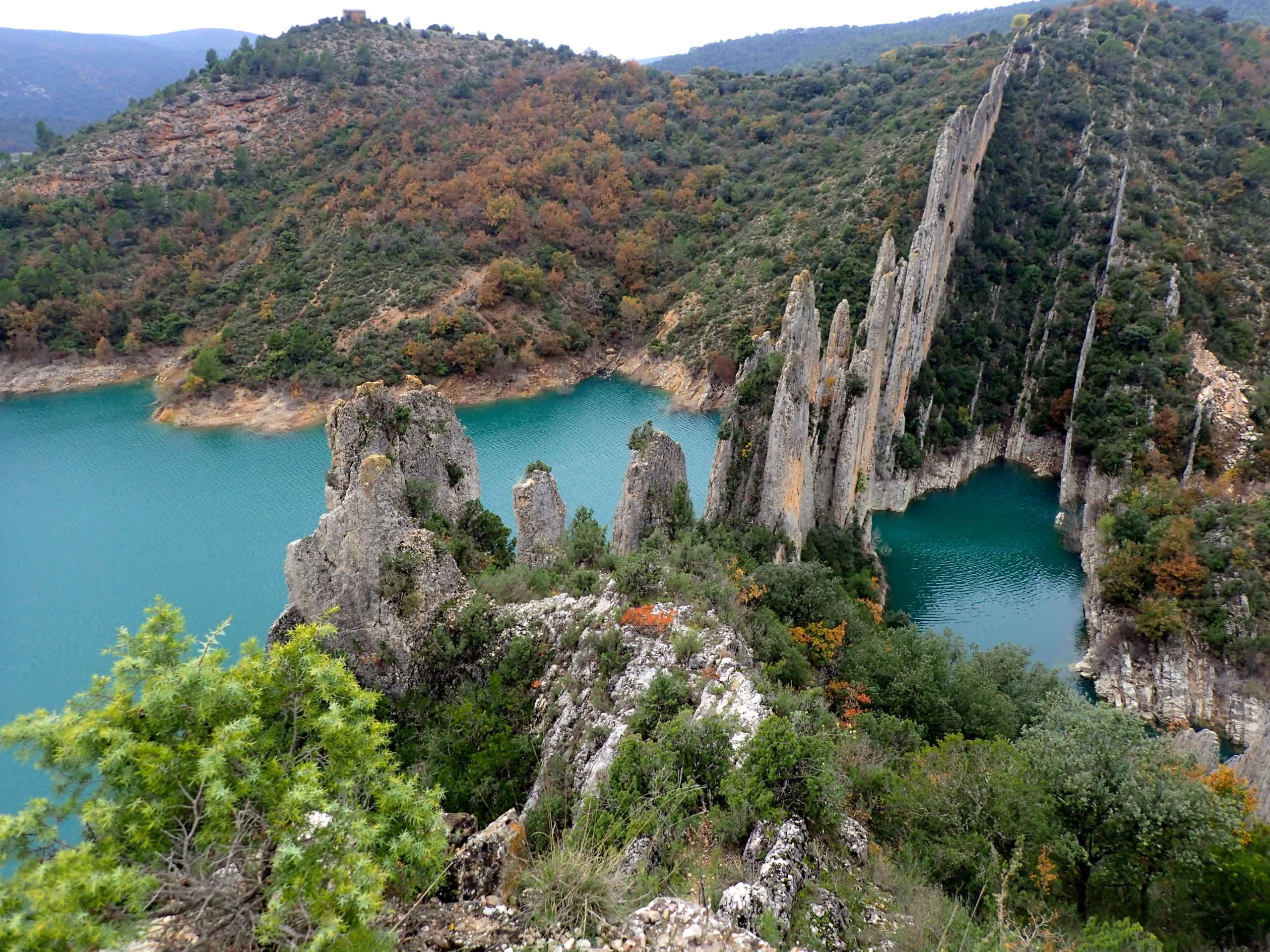 espectacular indret per fer amb kayak des de Corça. experiencia i formacio de kayakebre i deltaventur