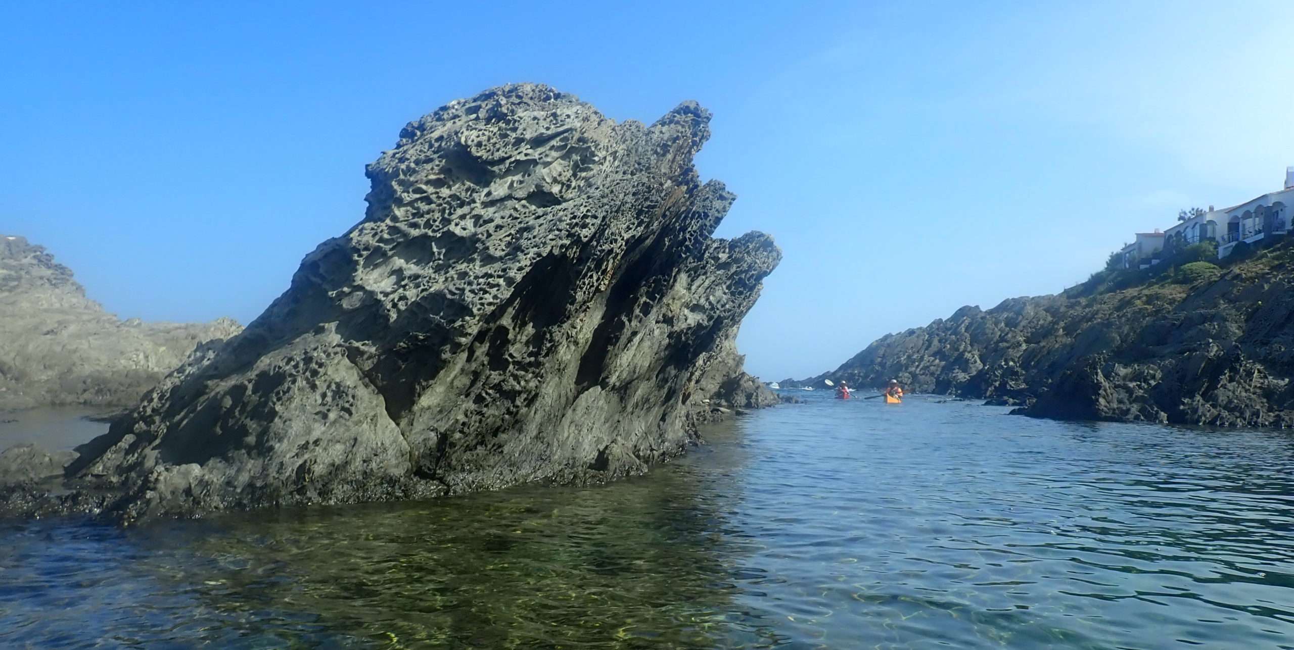 kayak experiencia amb deltaventur i kayakebre, van visitar el indret de cap de creus
