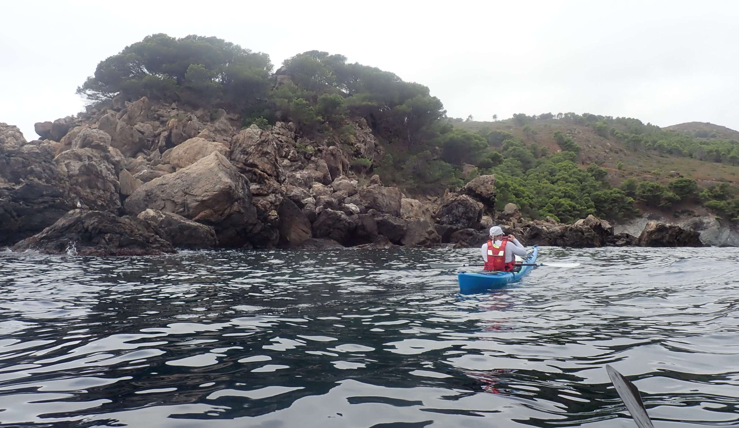 kayak experiencia amb deltaventur i kayakebre, van visitar el indret de cap de creus