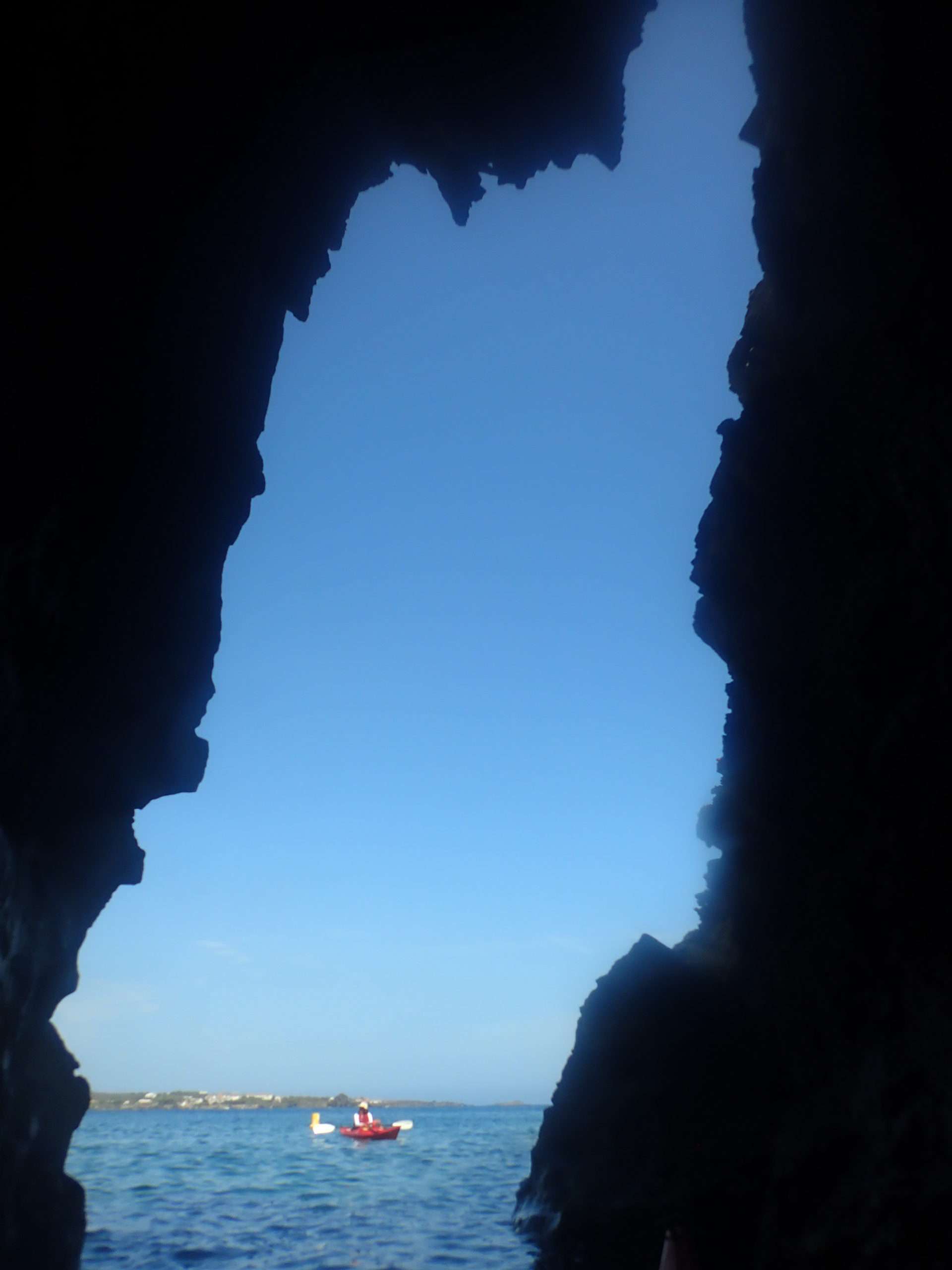 kayak experience a cova del infern per deltaventur i kayakebre