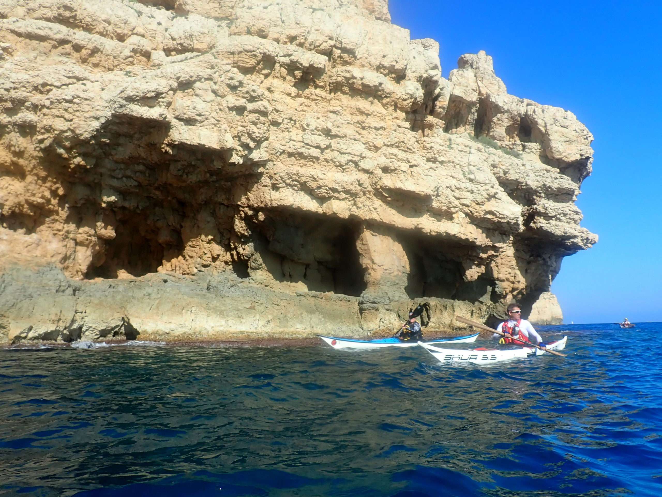 kayakebre i deltaventur a cova dels orguens a xabea