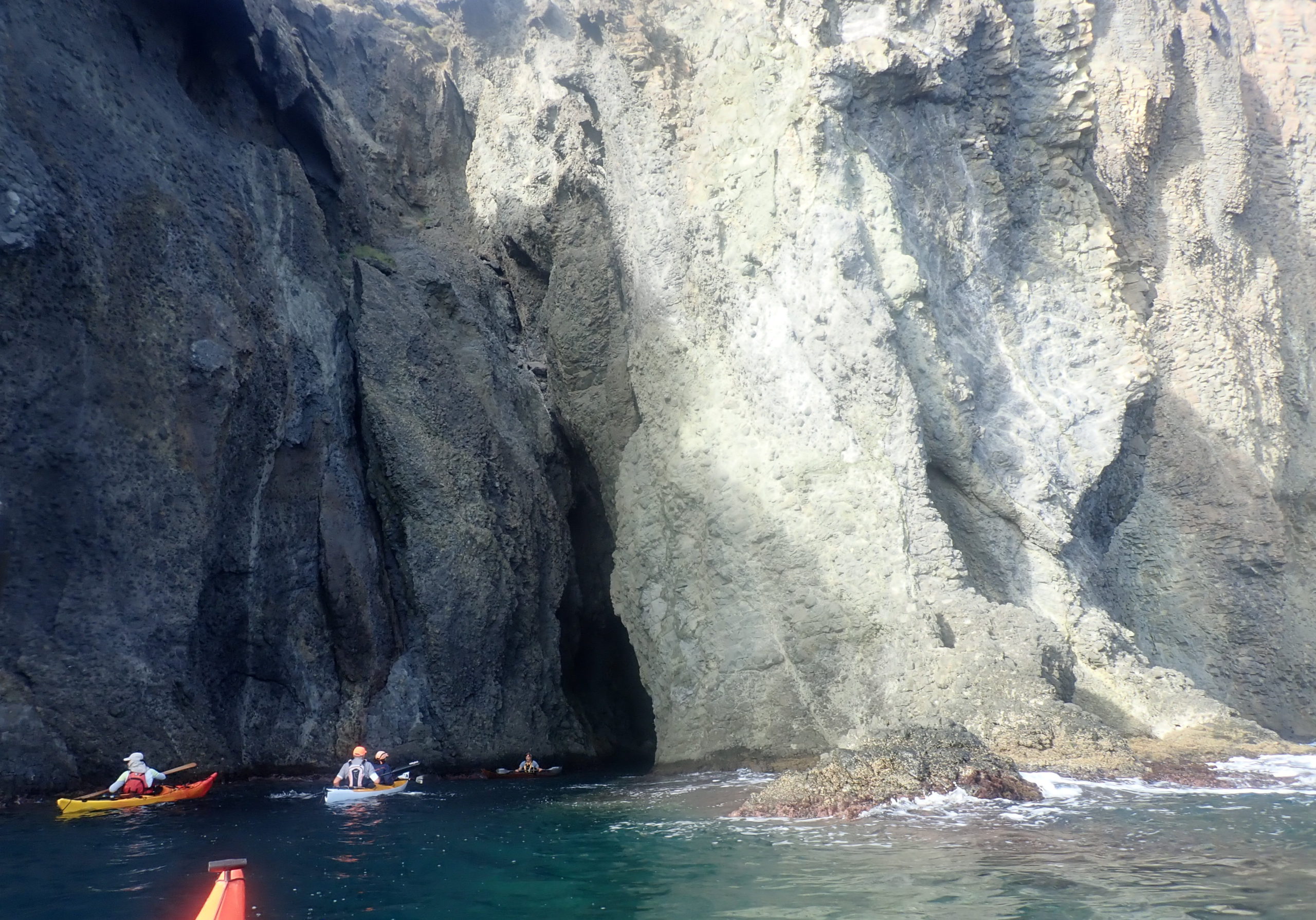 formacions volcaniques. foto de kayakebre i deltaventur