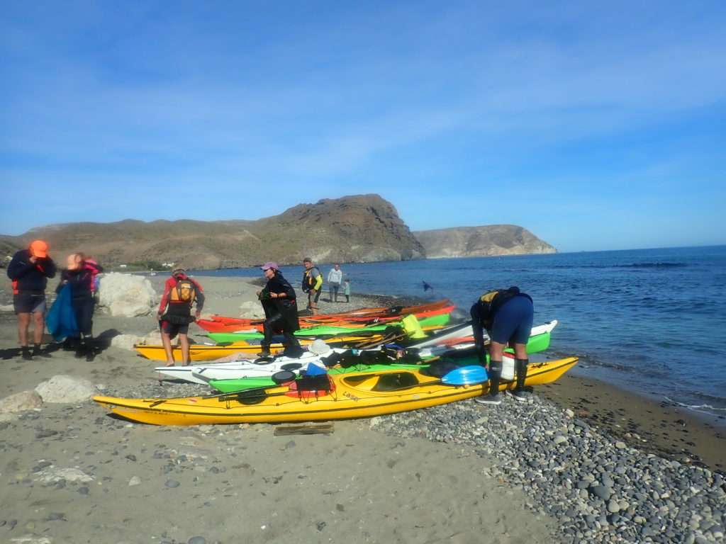 petit dinar a la platja de las negras amb el avituallament portat al kayak