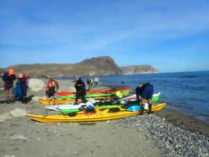 petit dinar a la platja de las negras amb el avituallament portat al kayak