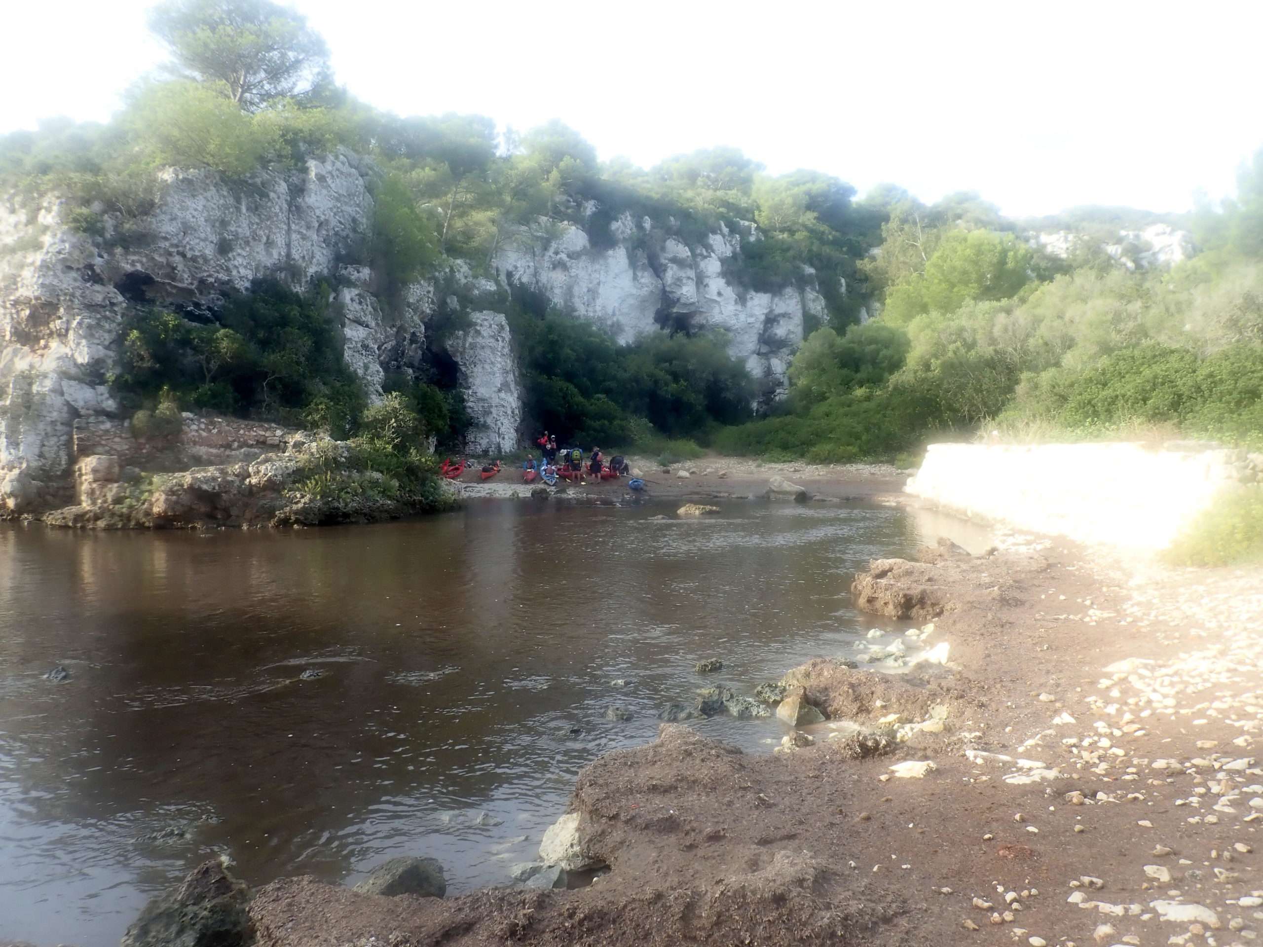 CALA COVES, SOLS A LA PLATJA PER DORMIR KAYAK EXPERIENCE DELTAVENTUR KAYAKEBRE