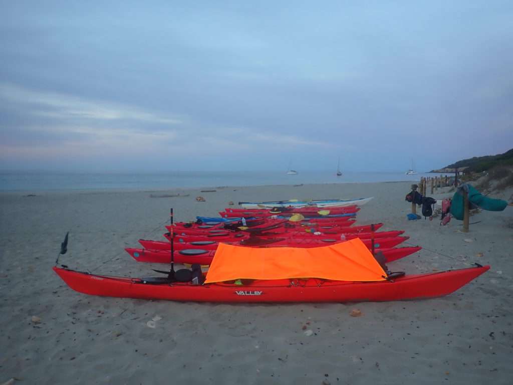 menorca en kayak, parada a Binigaus. kayak experiene per deltaventur i kayakebre