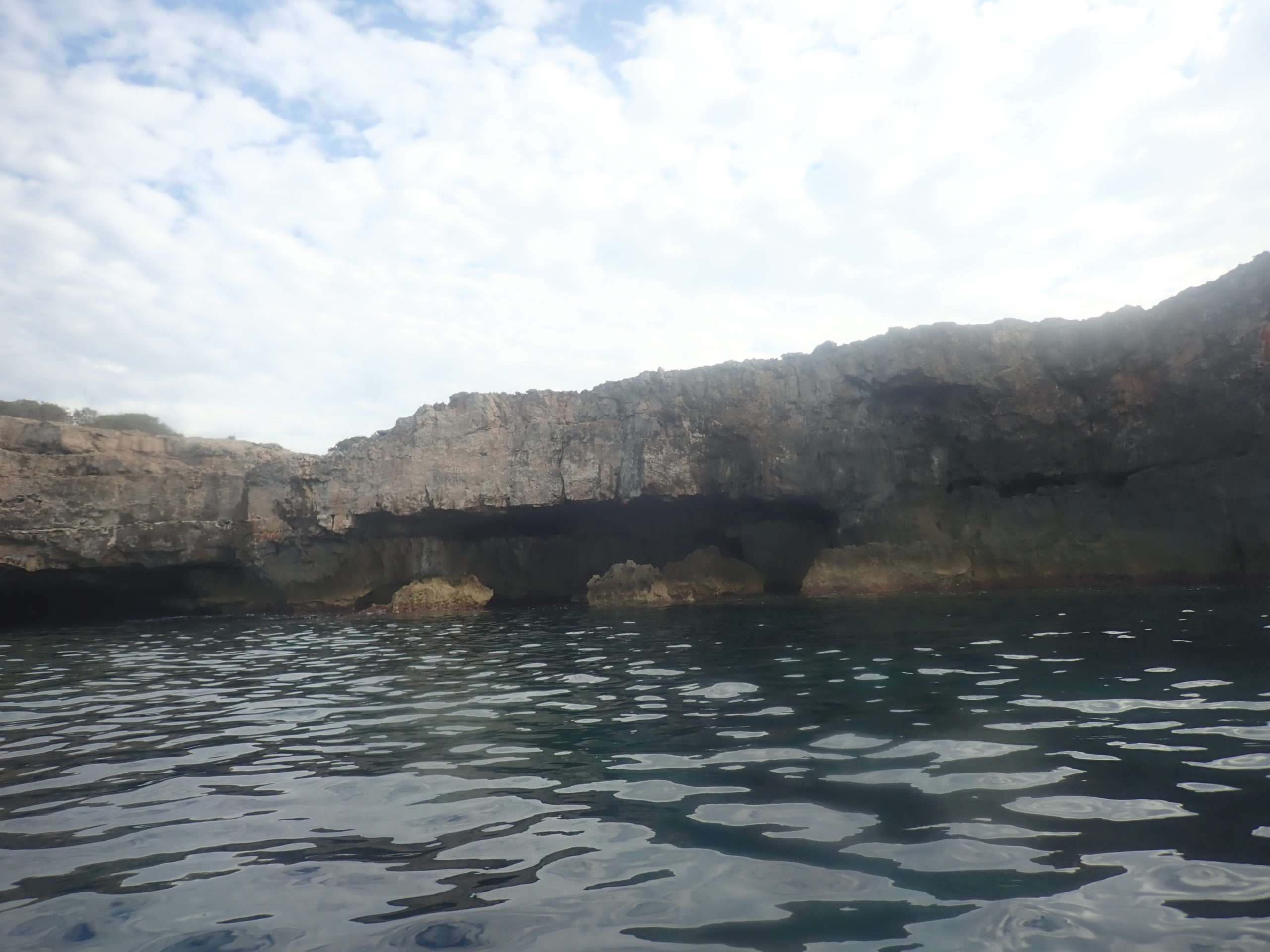 menorca en kayak, cova den reig, experiencia de deltaventur i kayakebre,