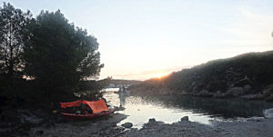 menorca en kayak per deltaventur i kayakebre, cala cabra salada a fornells